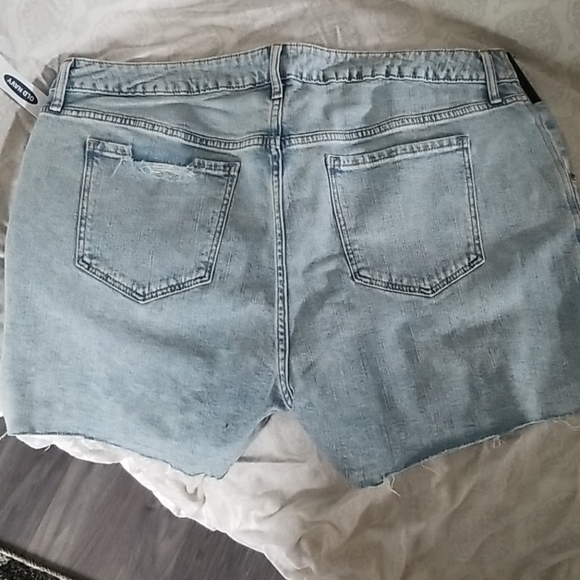 Old. Navy maternity shorts - Picture 2 of 3